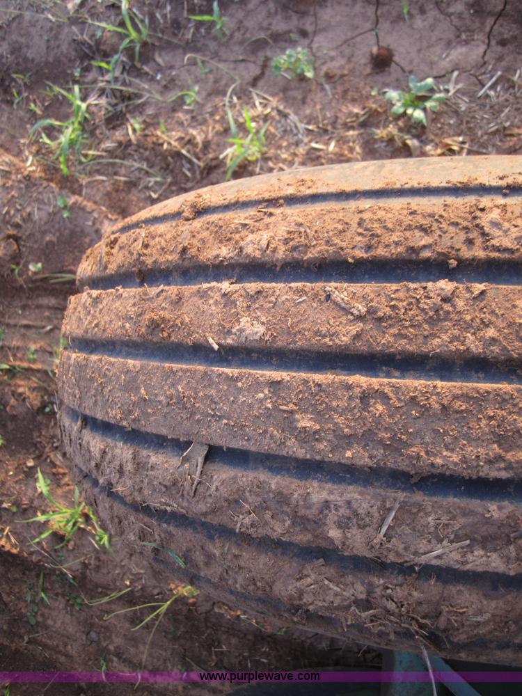 image for item D5700 John Deere 235 28' disk