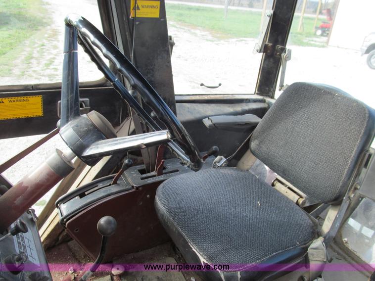 image for item E3542 Allis Chalmers AC7040 tractor