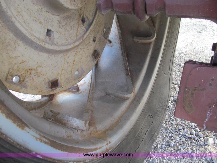 image for item E3542 Allis Chalmers AC7040 tractor