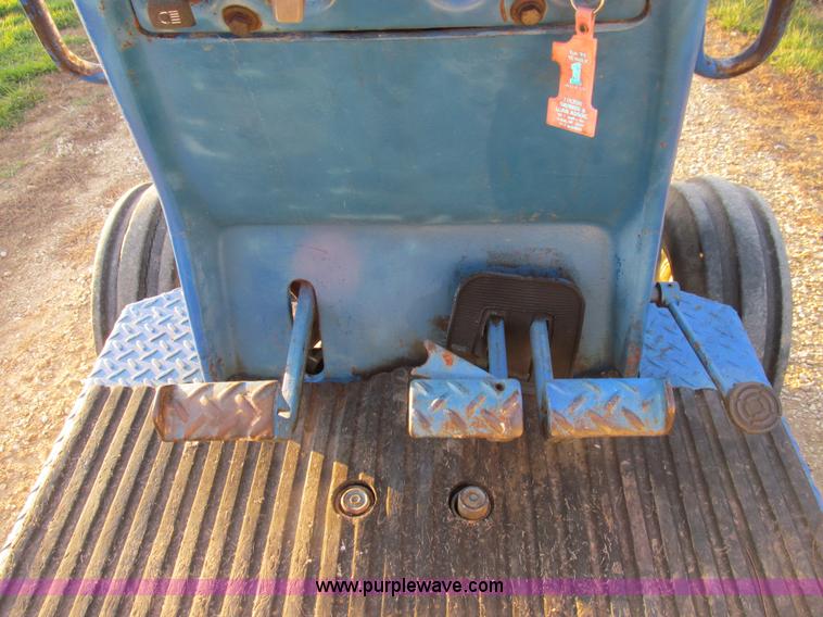 image for item E3553 Ford 8600 tractor