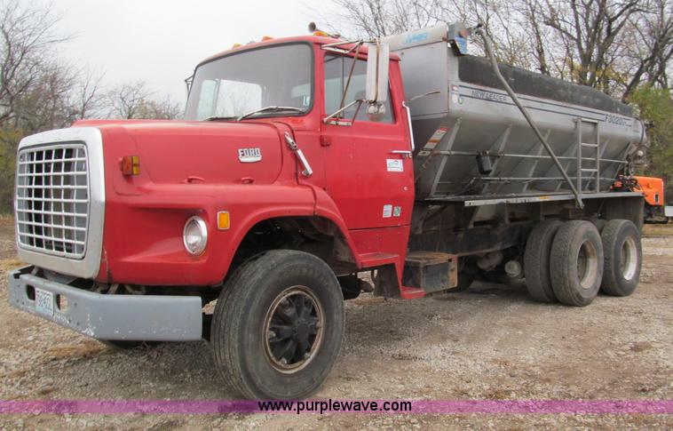 image for item E5695 1979 Ford 8000 conveyor body truck