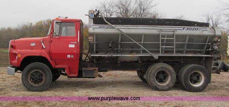 image for item E5695 1979 Ford 8000 conveyor body truck