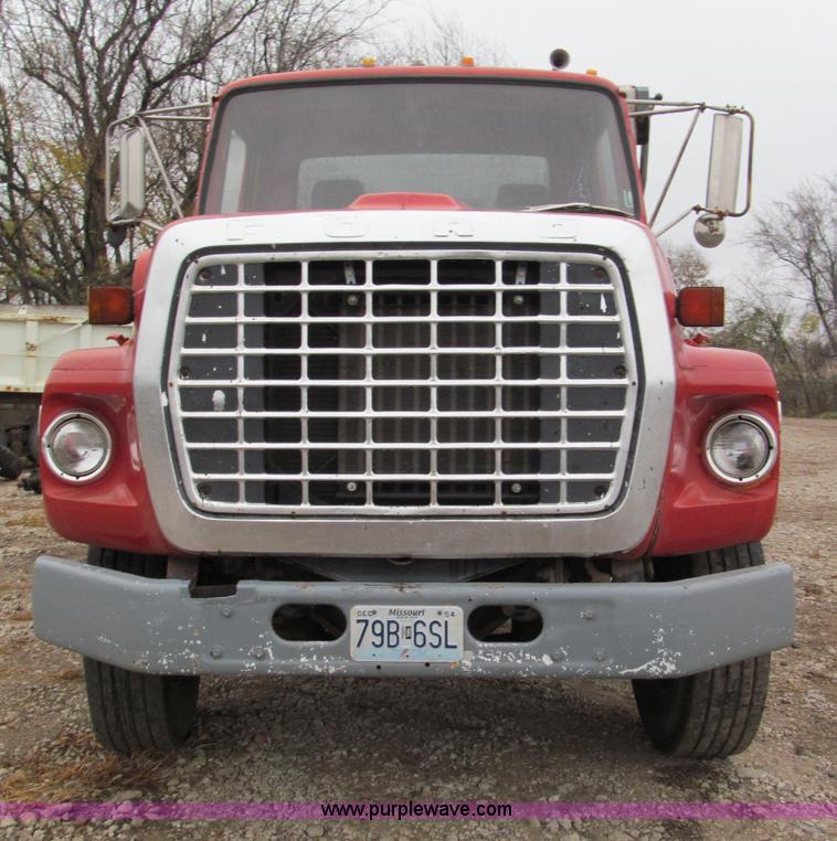image for item E5695 1979 Ford 8000 conveyor body truck