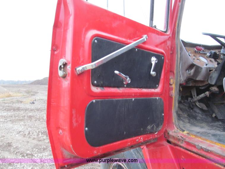 image for item E5695 1979 Ford 8000 conveyor body truck