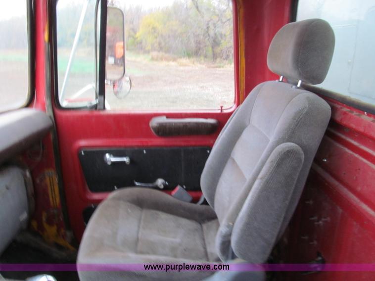 image for item E5695 1979 Ford 8000 conveyor body truck