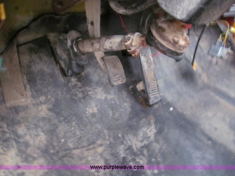 image for item E5695 1979 Ford 8000 conveyor body truck