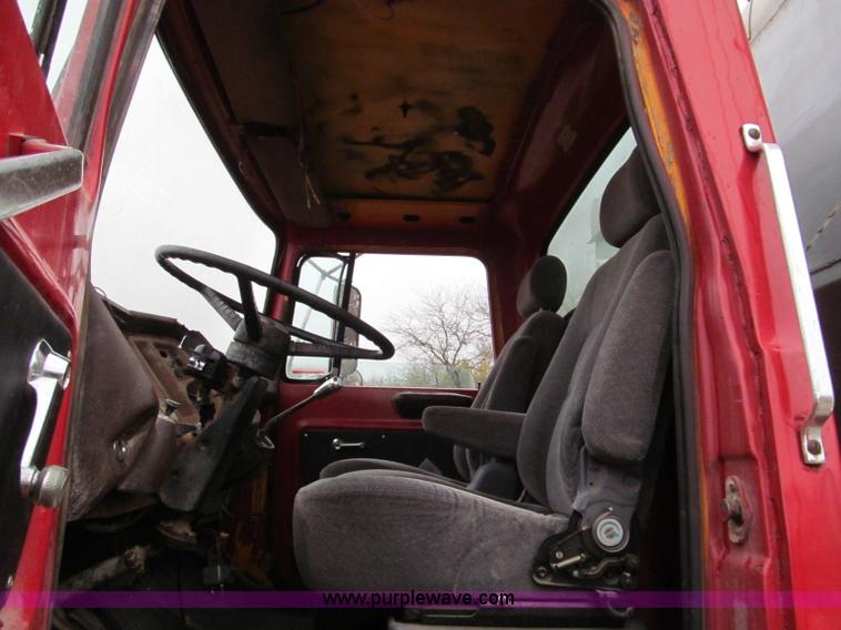 image for item E5695 1979 Ford 8000 conveyor body truck