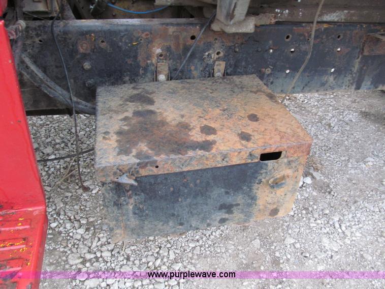 image for item E5695 1979 Ford 8000 conveyor body truck