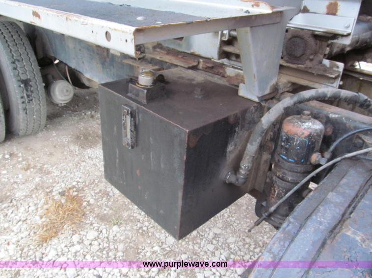 image for item E5695 1979 Ford 8000 conveyor body truck