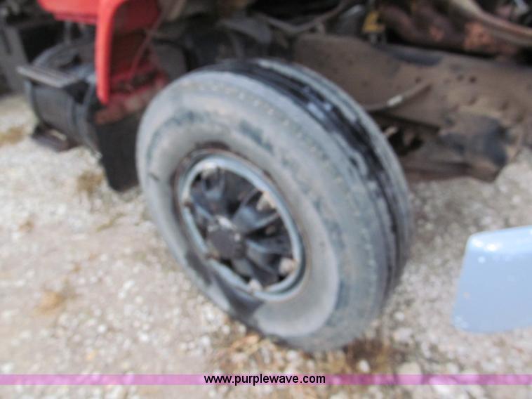 image for item E5695 1979 Ford 8000 conveyor body truck