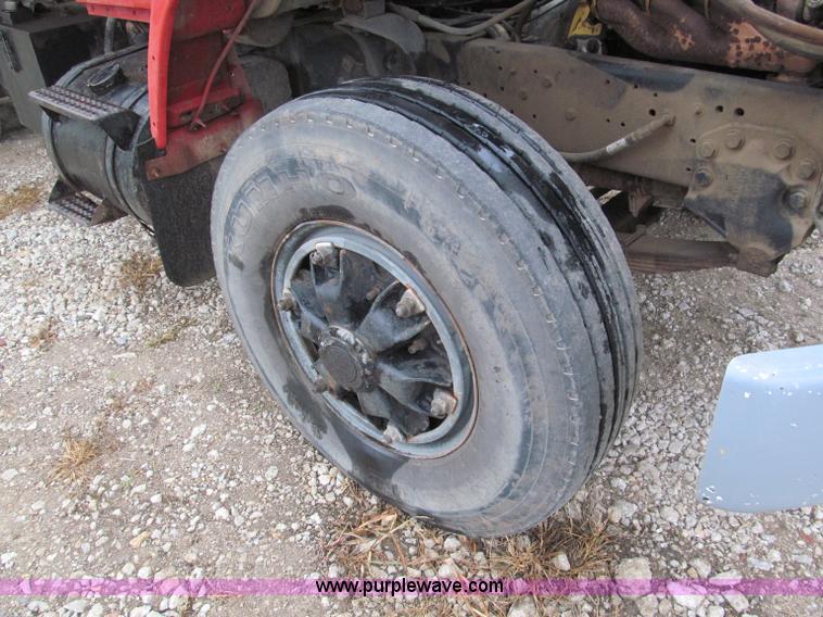 image for item E5695 1979 Ford 8000 conveyor body truck