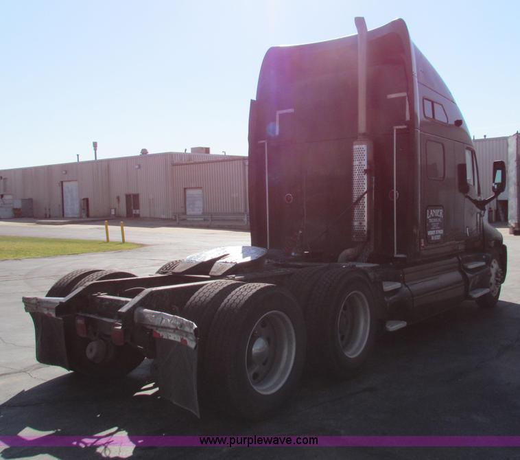 image for item E8122 1998 Kenworth T2000 semi truck