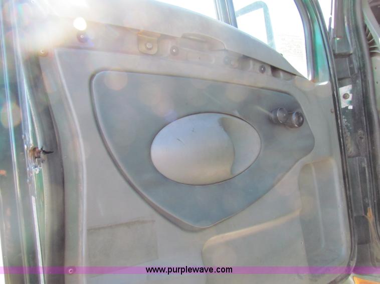 image for item E8122 1998 Kenworth T2000 semi truck