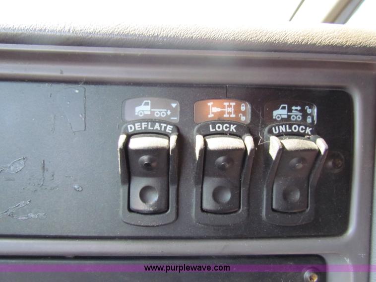 image for item E8122 1998 Kenworth T2000 semi truck