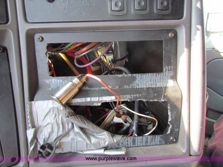 image for item E8122 1998 Kenworth T2000 semi truck