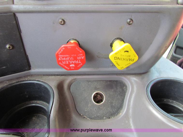 image for item E8122 1998 Kenworth T2000 semi truck