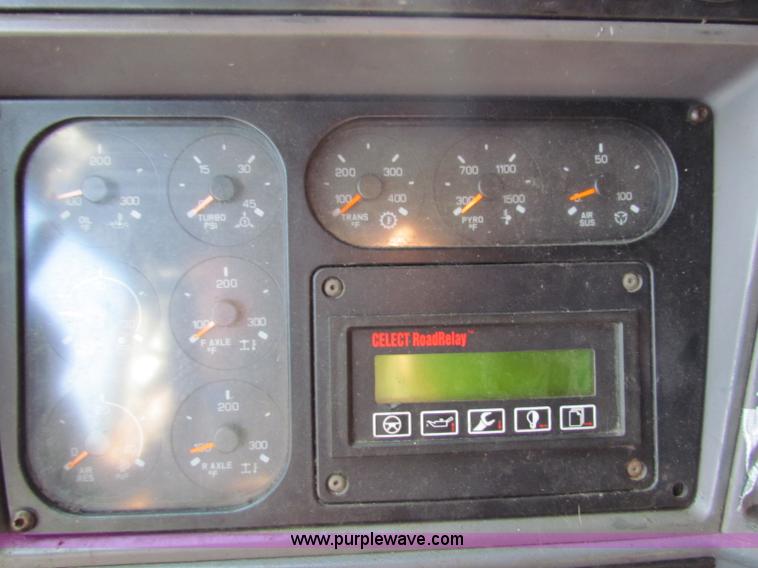 image for item E8122 1998 Kenworth T2000 semi truck