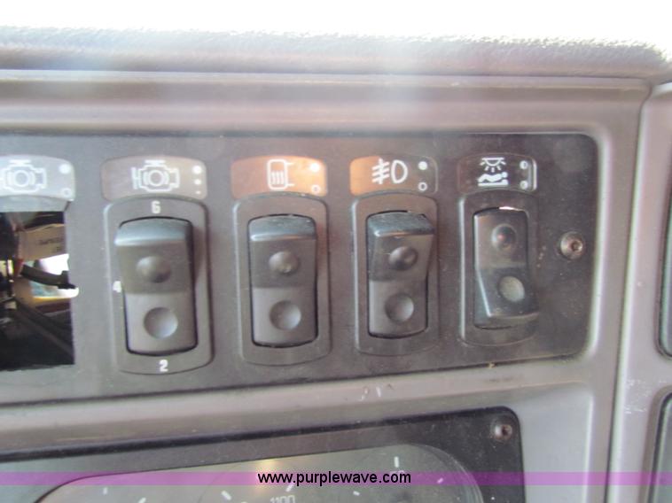 image for item E8122 1998 Kenworth T2000 semi truck