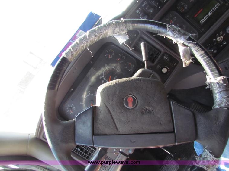 image for item E8122 1998 Kenworth T2000 semi truck