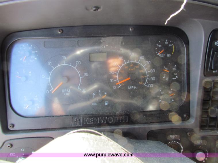 image for item E8122 1998 Kenworth T2000 semi truck