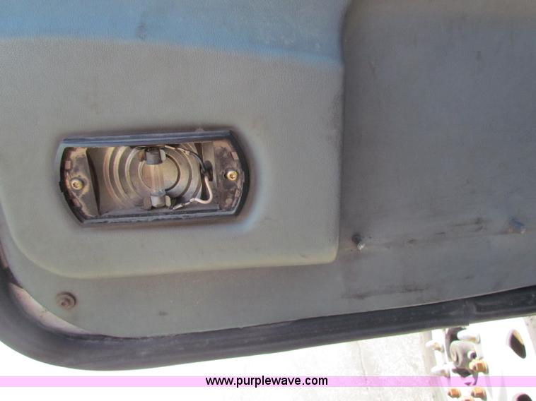 image for item E8122 1998 Kenworth T2000 semi truck