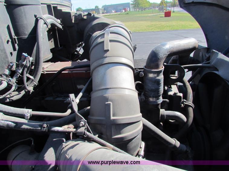 image for item E8122 1998 Kenworth T2000 semi truck