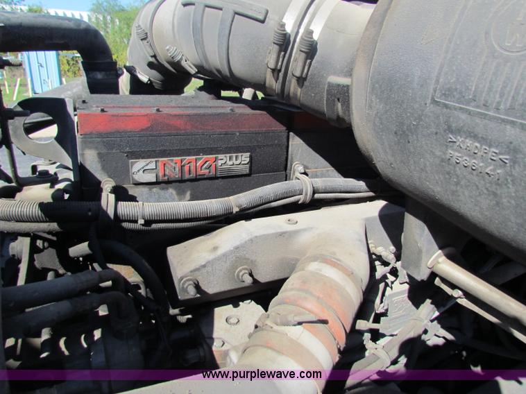 image for item E8122 1998 Kenworth T2000 semi truck