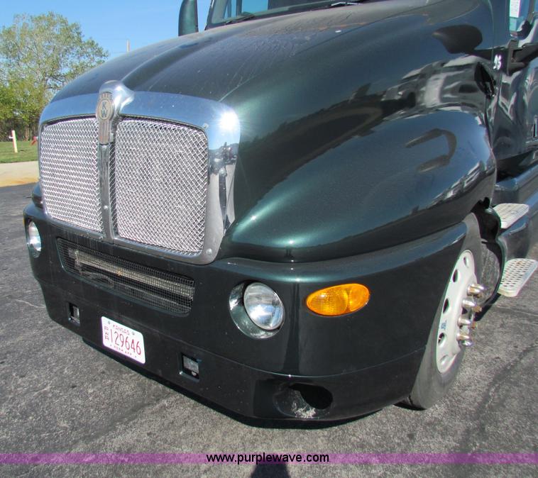 image for item E8122 1998 Kenworth T2000 semi truck