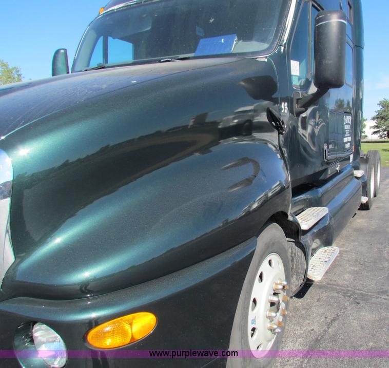image for item E8122 1998 Kenworth T2000 semi truck