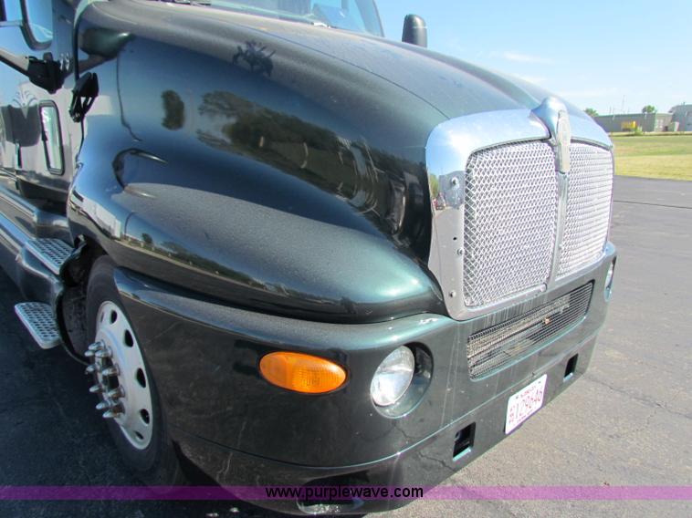 image for item E8122 1998 Kenworth T2000 semi truck