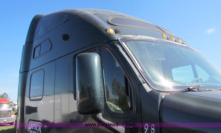 image for item E8122 1998 Kenworth T2000 semi truck