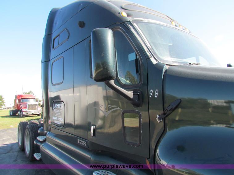 image for item E8122 1998 Kenworth T2000 semi truck
