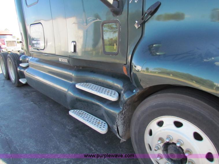 image for item E8122 1998 Kenworth T2000 semi truck