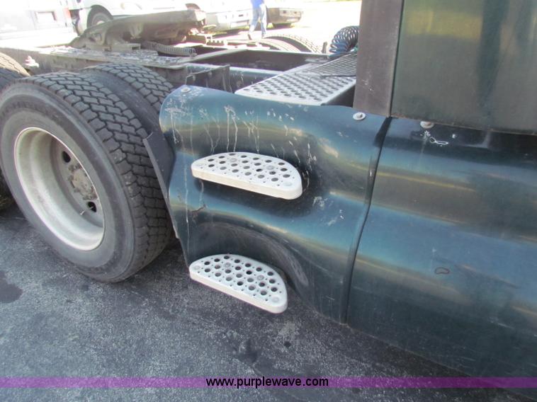 image for item E8122 1998 Kenworth T2000 semi truck