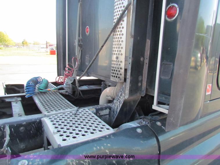 image for item E8122 1998 Kenworth T2000 semi truck