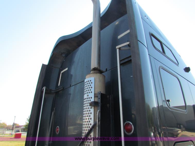 image for item E8122 1998 Kenworth T2000 semi truck