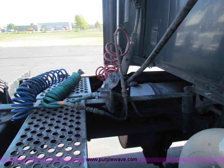 image for item E8122 1998 Kenworth T2000 semi truck