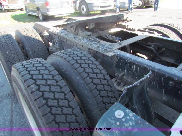 image for item E8122 1998 Kenworth T2000 semi truck