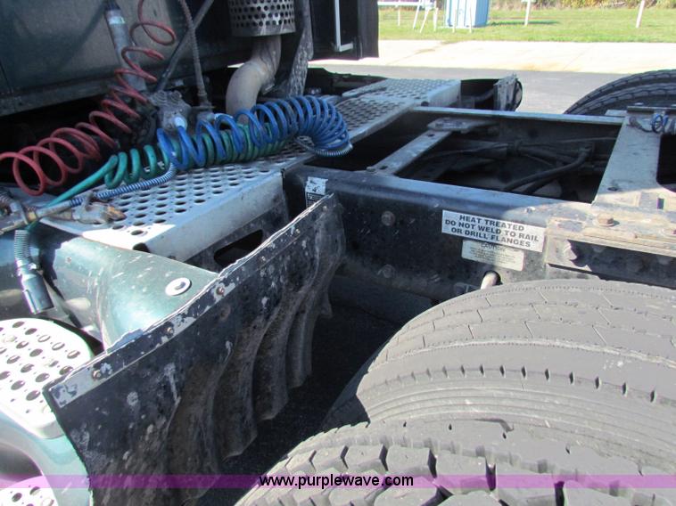 image for item E8122 1998 Kenworth T2000 semi truck