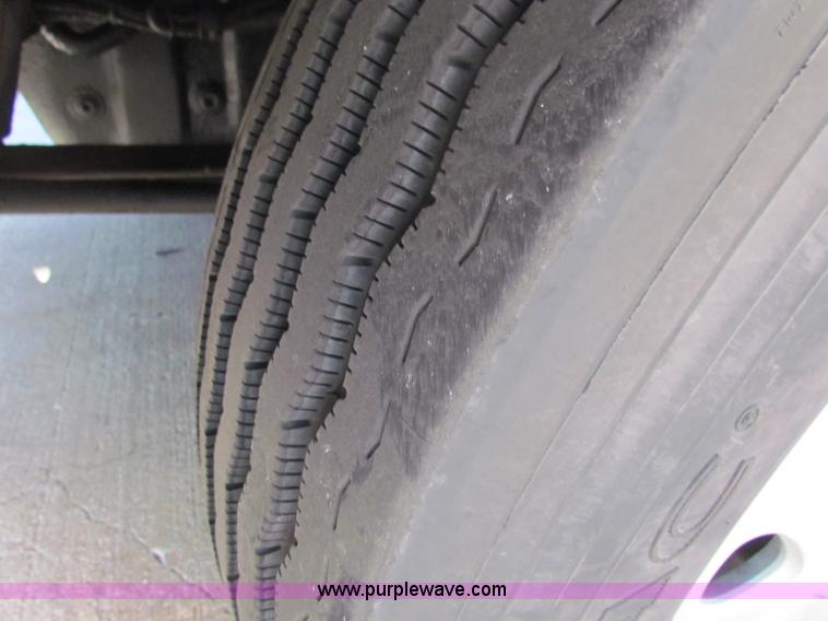 image for item E8122 1998 Kenworth T2000 semi truck