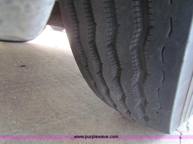 image for item E8122 1998 Kenworth T2000 semi truck