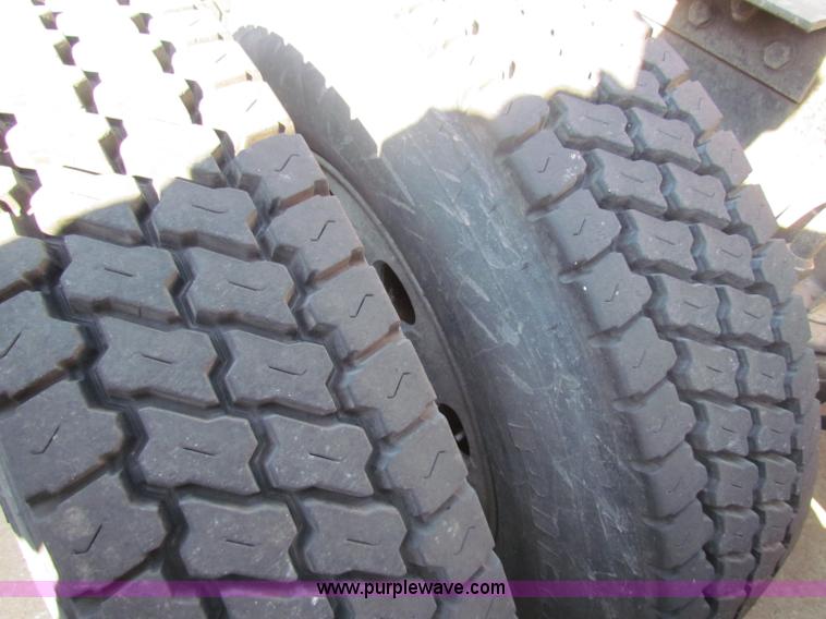 image for item E8122 1998 Kenworth T2000 semi truck