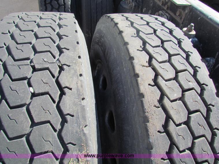 image for item E8122 1998 Kenworth T2000 semi truck