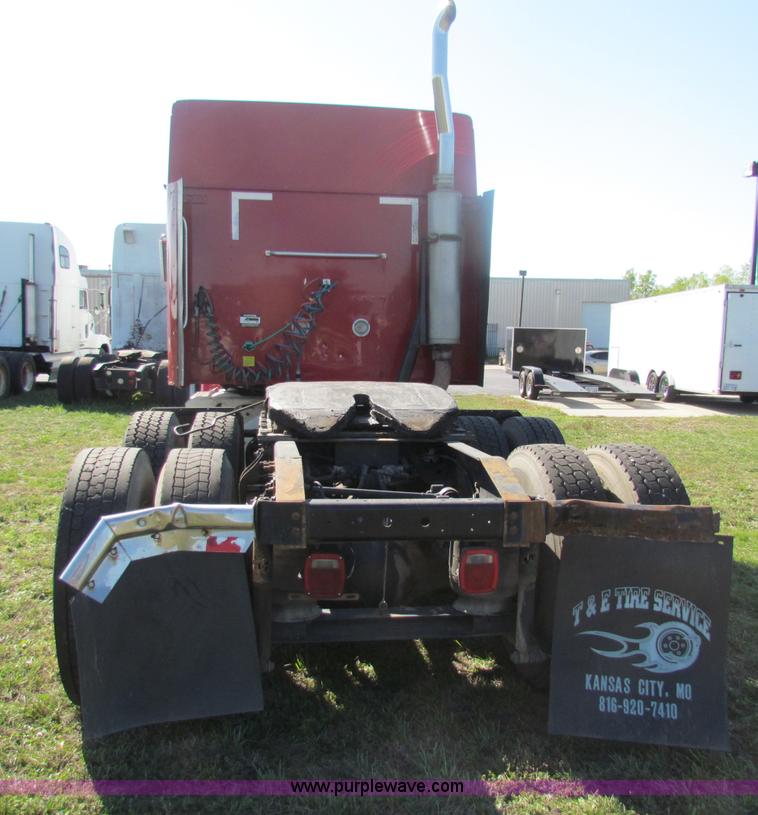 image for item E8123 2002 International 9900i semi truck