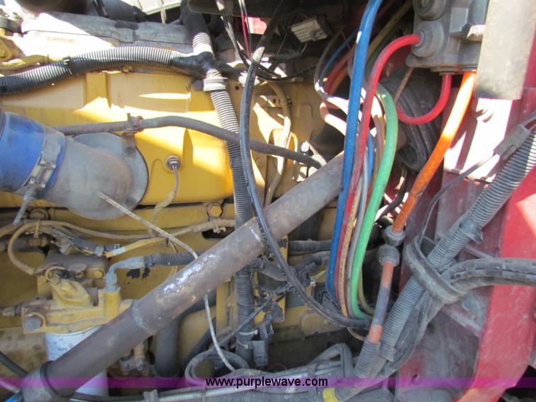 image for item E8123 2002 International 9900i semi truck