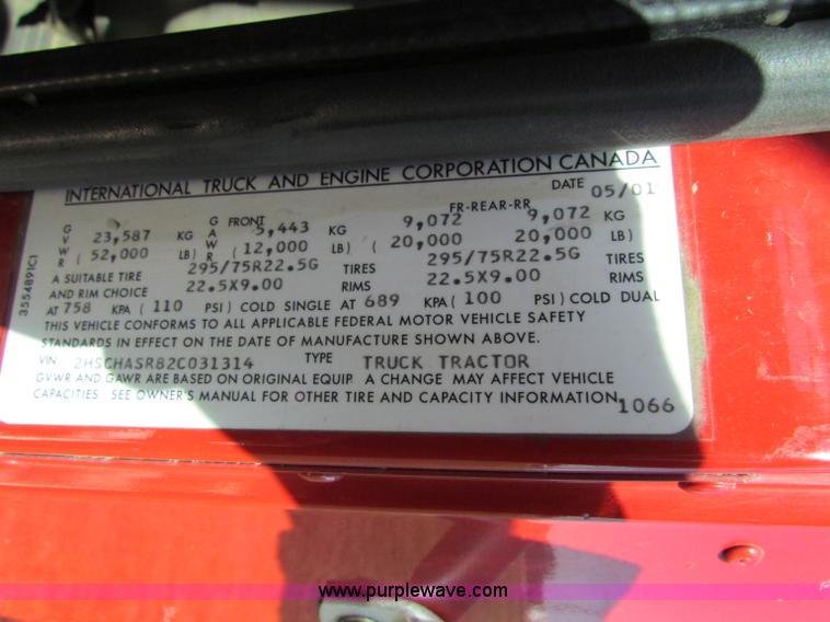 image for item E8123 2002 International 9900i semi truck