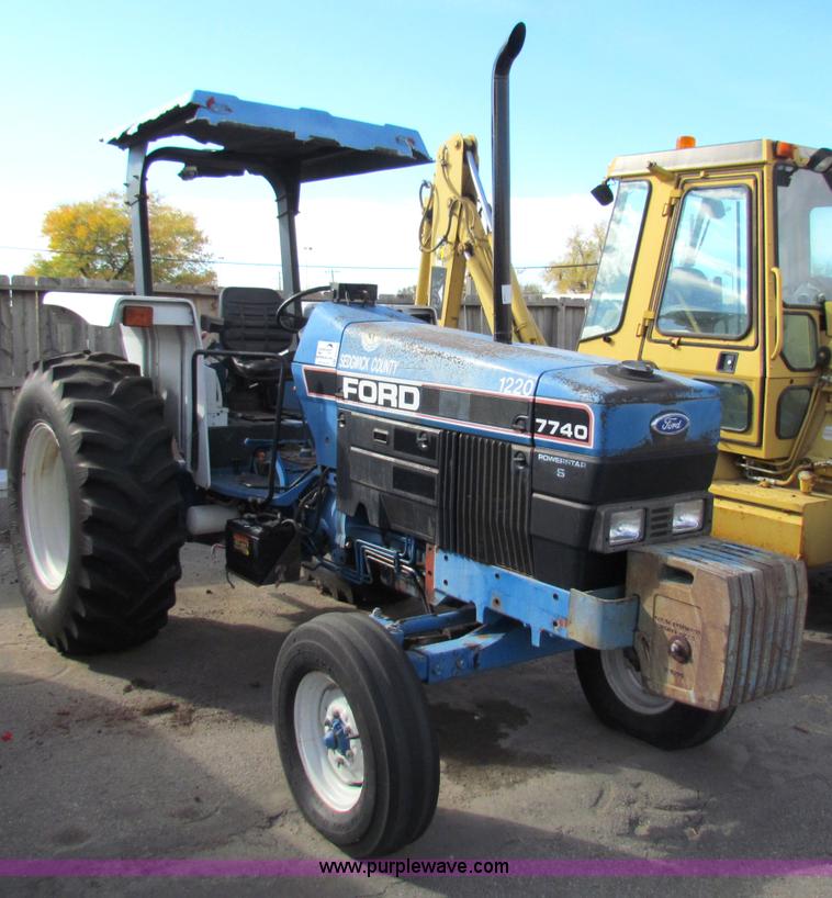 image for item E8170 1992 Ford New Holland 7740 tractor