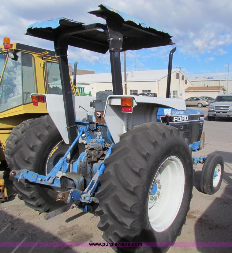 image for item E8170 1992 Ford New Holland 7740 tractor
