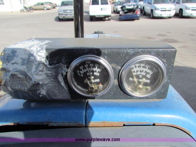 image for item E8170 1992 Ford New Holland 7740 tractor