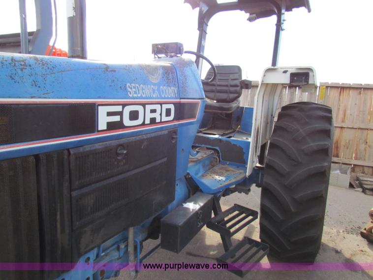 image for item E8170 1992 Ford New Holland 7740 tractor
